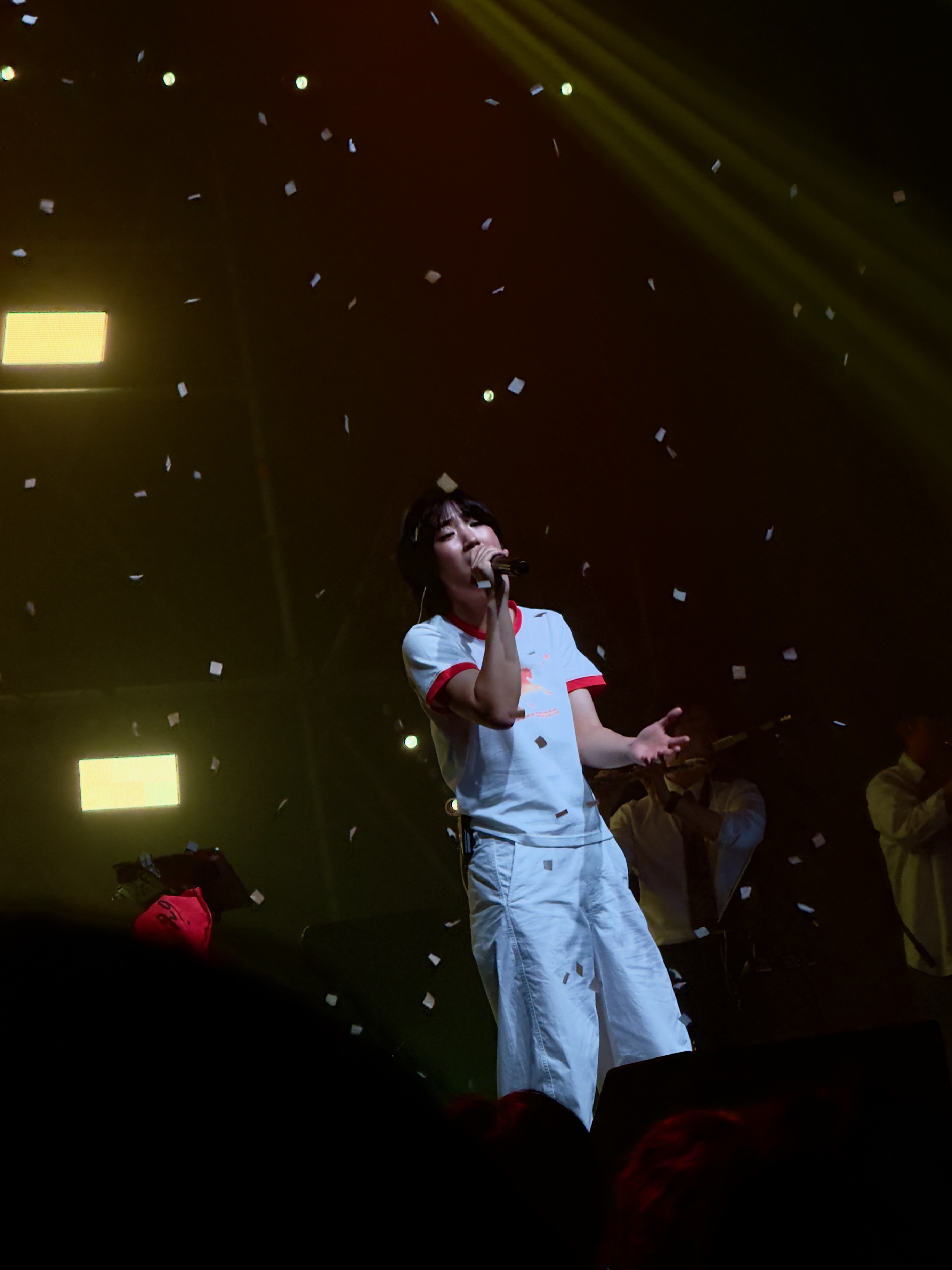 〈별친구 신인류: 빛의 차고에서 온 편지들〉 (3)