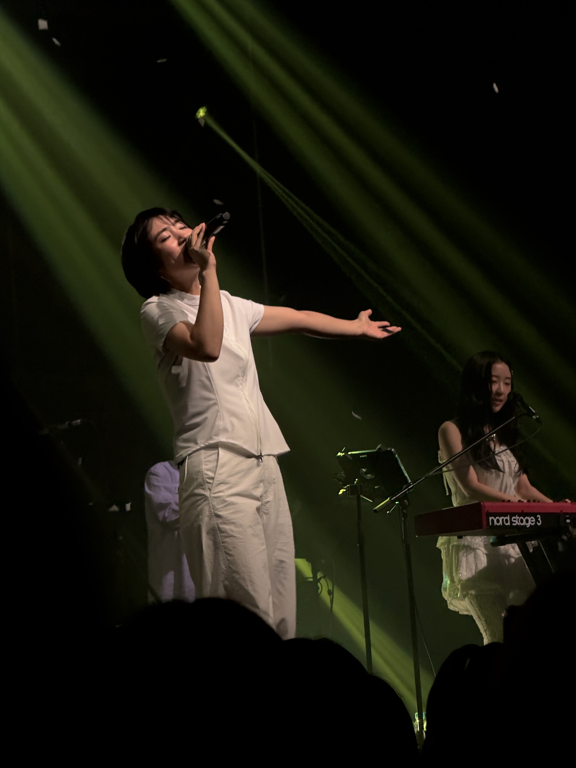 〈별친구 신인류: 빛의 차고에서 온 편지들〉 (2)